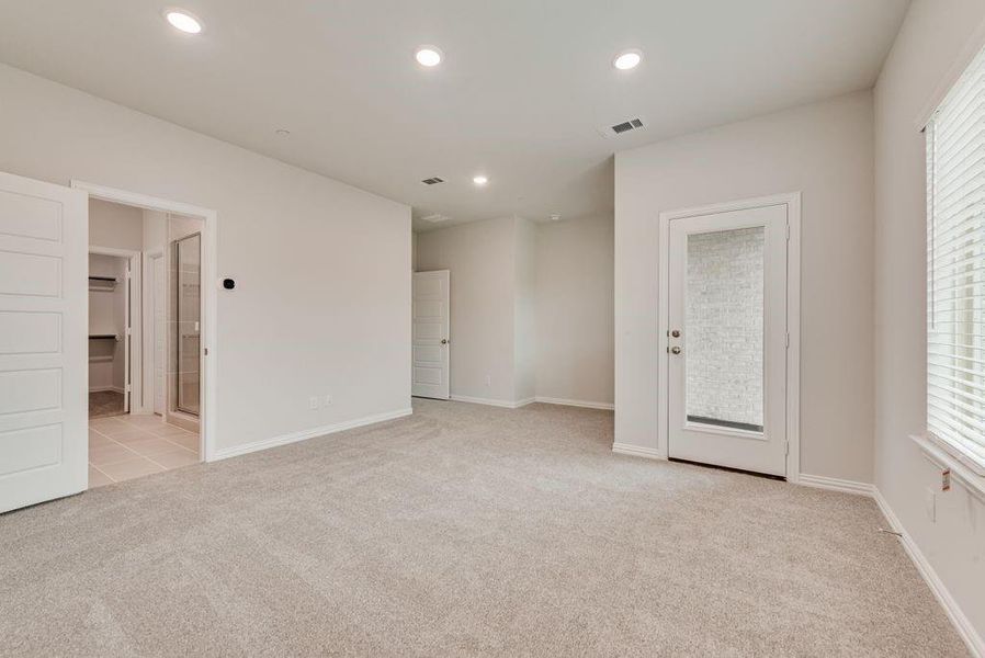 Spacious, unfurnished interior of a new home in , Frisco (Image 20).
