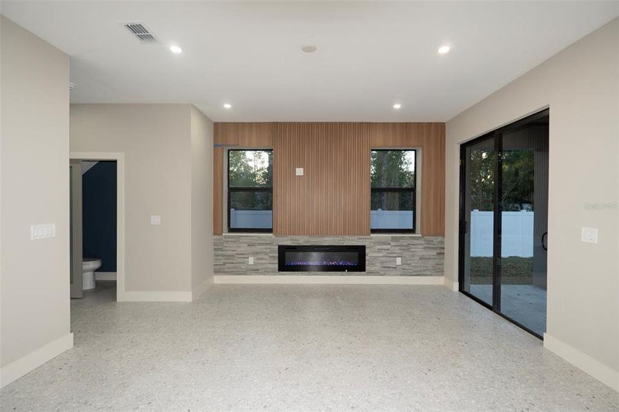 Spacious, unfurnished interior of a new home in , Tampa (Image 20).