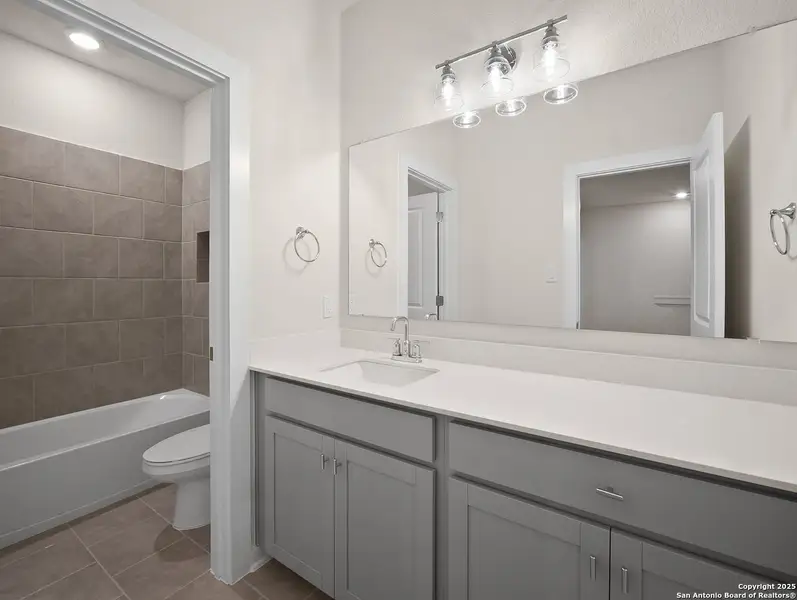 Furnished interior view inside a new home in Comanche Ridge, San Antonio (Image 7). Furnished interior view inside a new home in Comanche Ridge, San Antonio (Image 7).