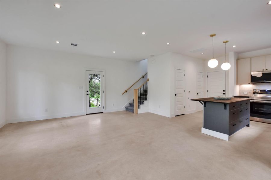 Spacious, unfurnished interior of a new home in , Leander (Image 13).