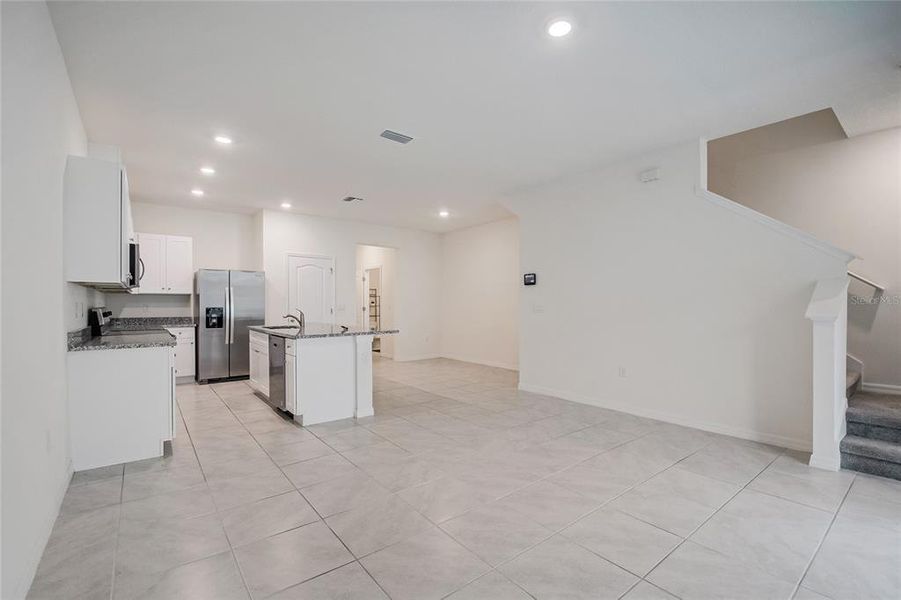 Spacious, unfurnished interior of a new home in , Howey-in-the-Hills (Image 34).