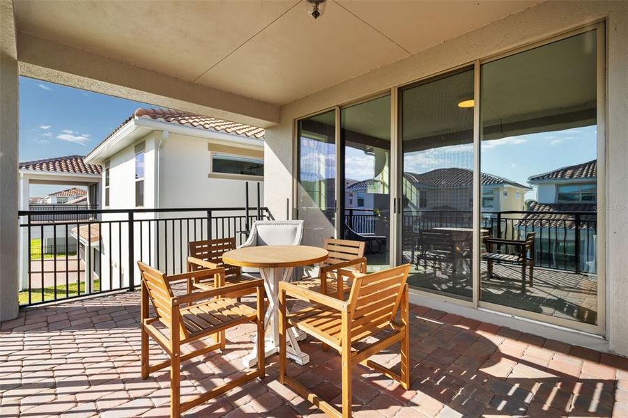 Exterior details and patio area of a home in , Orlando (Image 25).