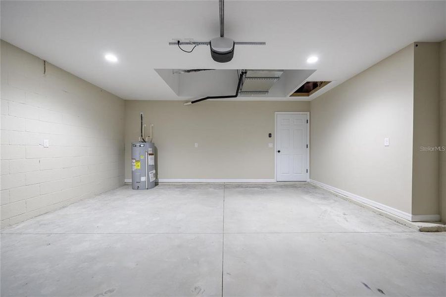 Spacious, unfurnished interior of a new home in , Williston (Image 34).