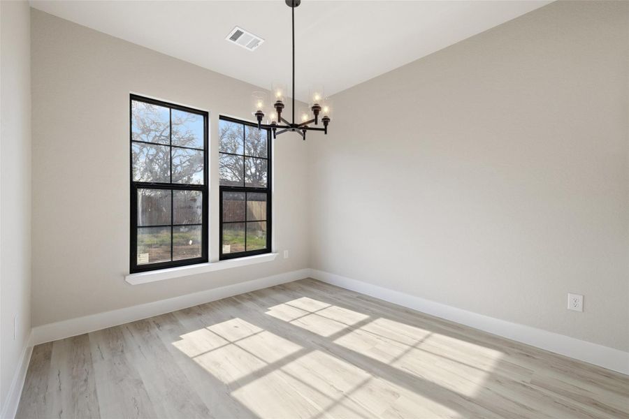 Please note: Photos shown are not of the actual homes but are of the same floorplan. Finishes and features may vary. Please note: Photos shown are not of the actual homes but are of the same floorplan. Finishes and features may vary.