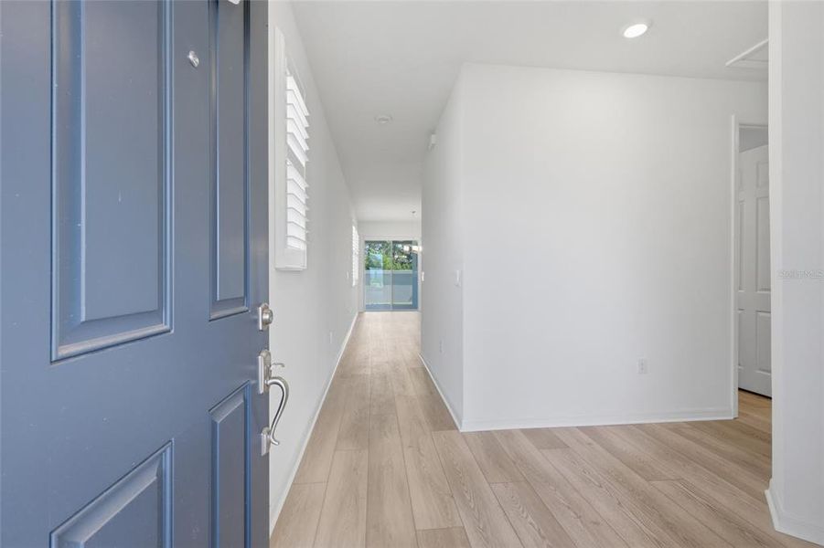 Spacious, unfurnished interior of a new home in Heron Bay, Palmetto (Image 30). Spacious, unfurnished interior of a new home in Heron Bay, Palmetto (Image 30).