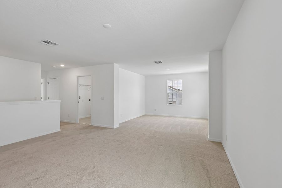 Spacious, unfurnished interior of a new home in Harrell Oaks, Orlando (Image 11).