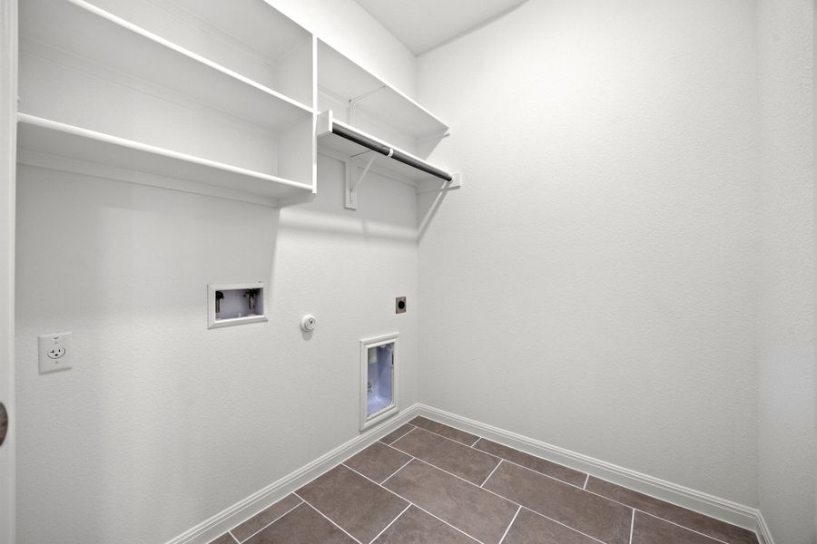 Spacious, unfurnished interior of a new home in Trinity Ranch, Elgin (Image 30).