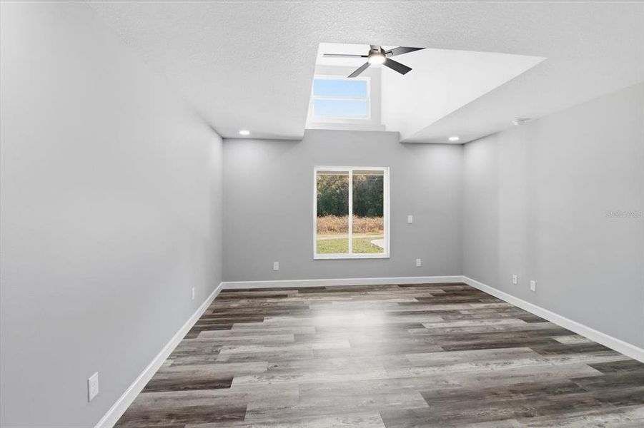 Spacious, unfurnished interior of a new home in , Dunnellon (Image 14).