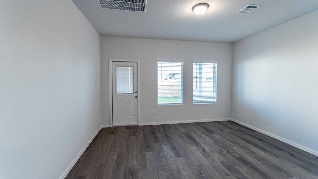 Spacious, unfurnished interior of a new home in Sunset Oaks, Maxwell (Image 18).