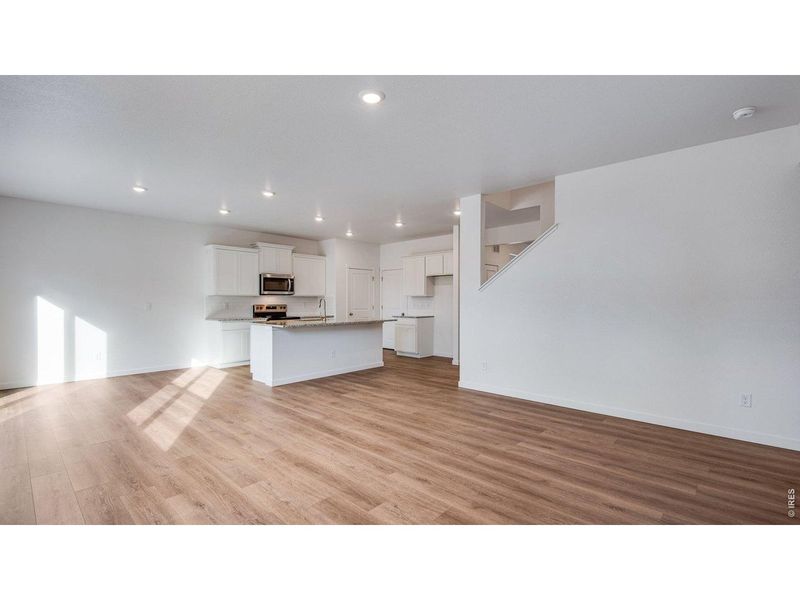 Spacious, unfurnished interior of a new home in Lakeside Canyon, Mead (Image 23). Spacious, unfurnished interior of a new home in Lakeside Canyon, Mead (Image 23).