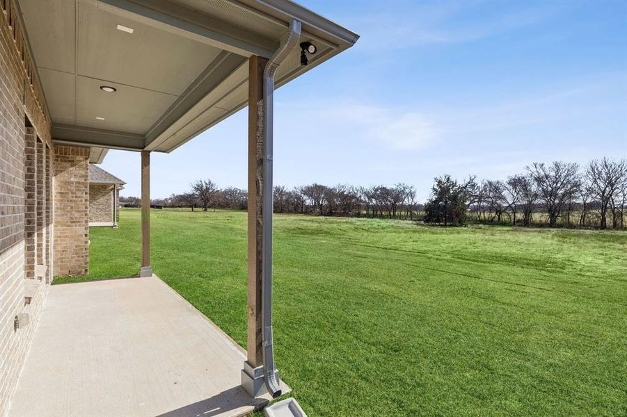 Exterior details and patio area of a home in Joshua Meadows, Joshua (Image 3).