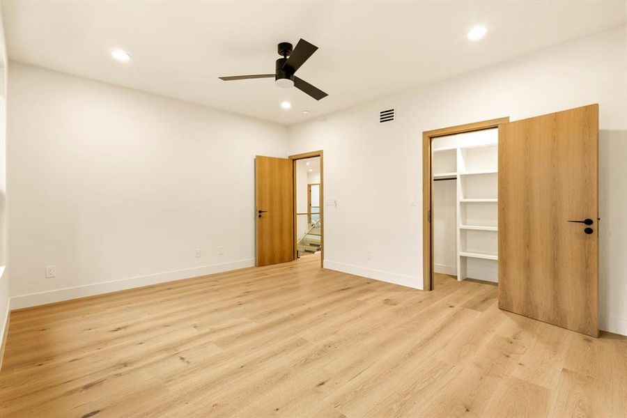 Spacious, unfurnished interior of a new home in , Dallas (Image 26).