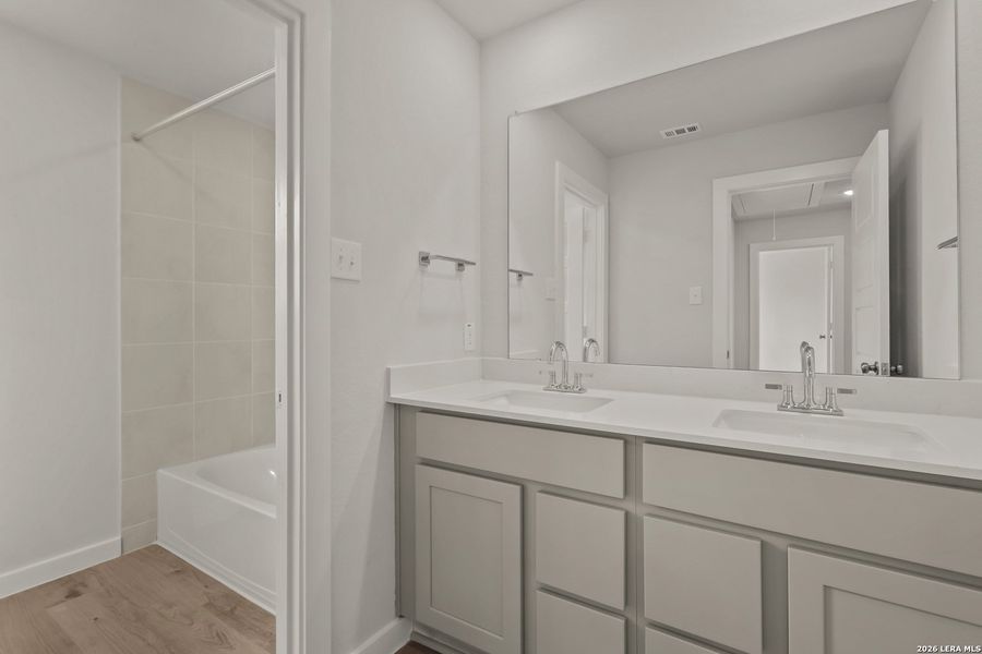 Furnished interior view inside a new home in Senna, Leon Valley (Image 5).