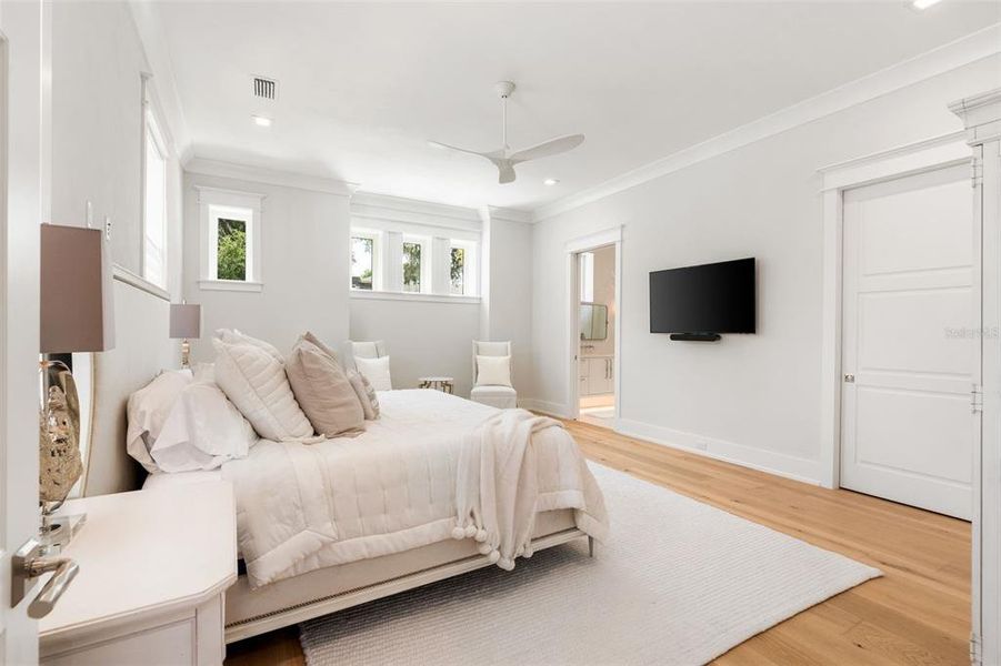Furnished interior view inside a new home in , Gainesville (Image 9).