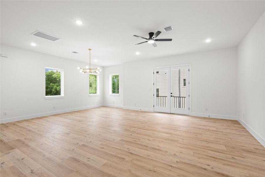 Spacious, unfurnished interior of a new home in , Houston (Image 26).
