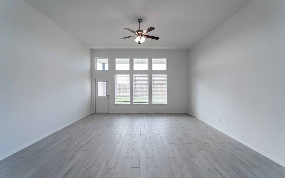 Spacious, unfurnished interior of a new home in Bay Creek, Baytown (Image 14).