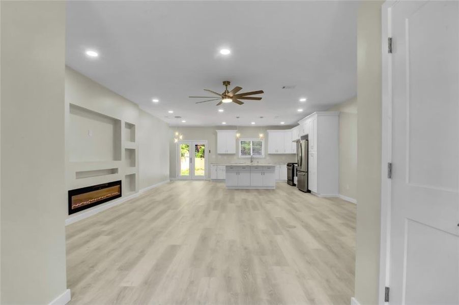 Spacious, unfurnished interior of a new home in , Stockbridge (Image 14).