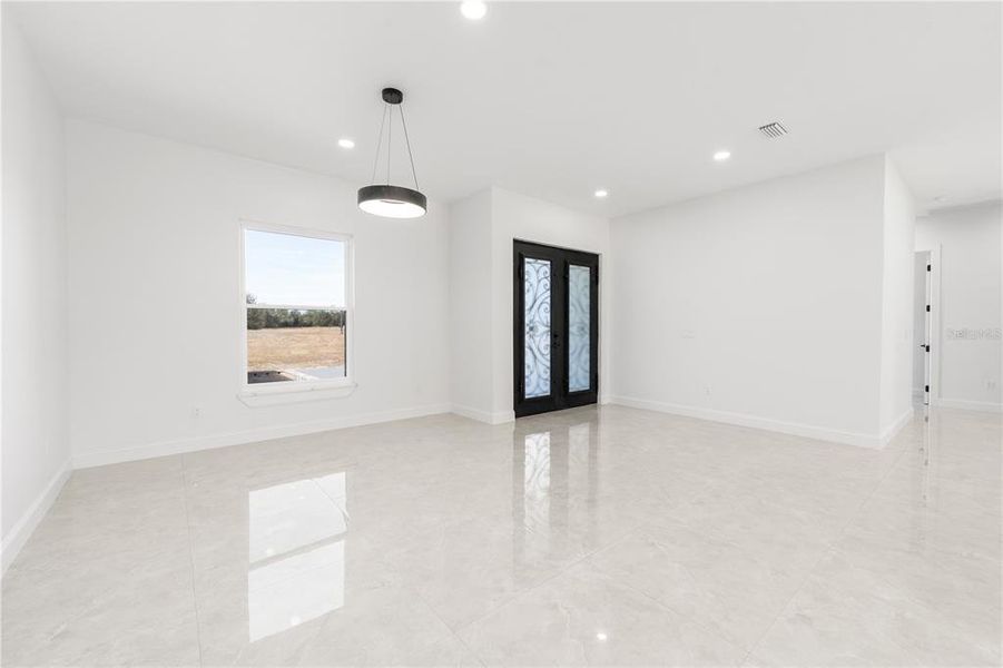 Spacious, unfurnished interior of a new home in , Ocala (Image 19).