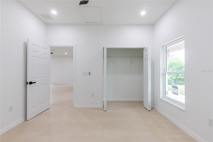 Spacious, unfurnished interior of a new home in , Sebring (Image 21).