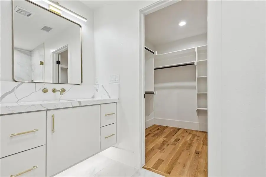 Furnished interior view inside a new home in , Dallas (Image 6).