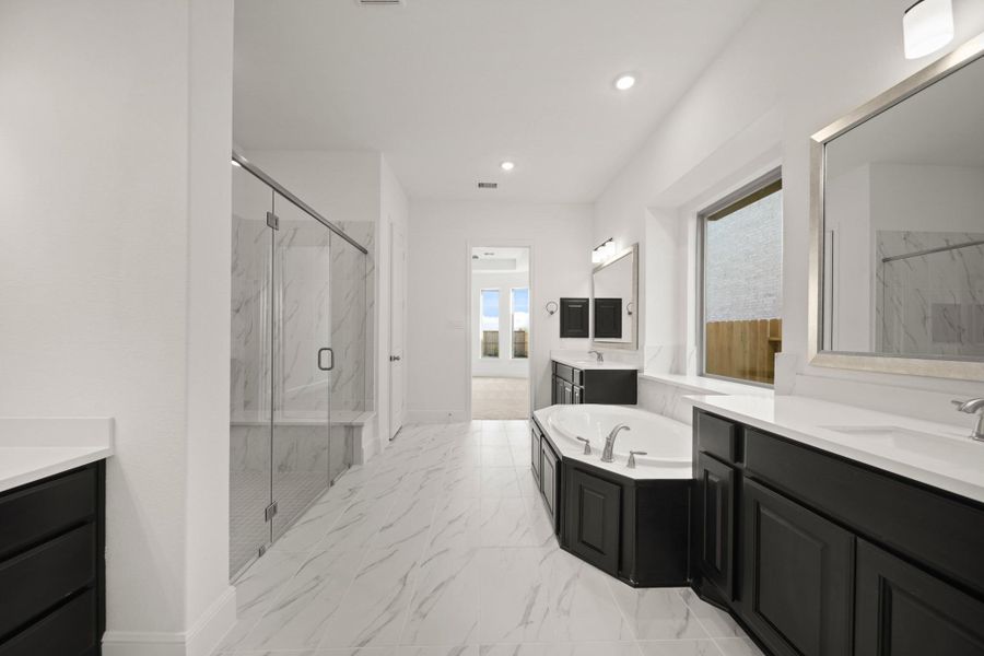 Furnished interior view inside a new home in Valencia 70', Manvel (Image 10).