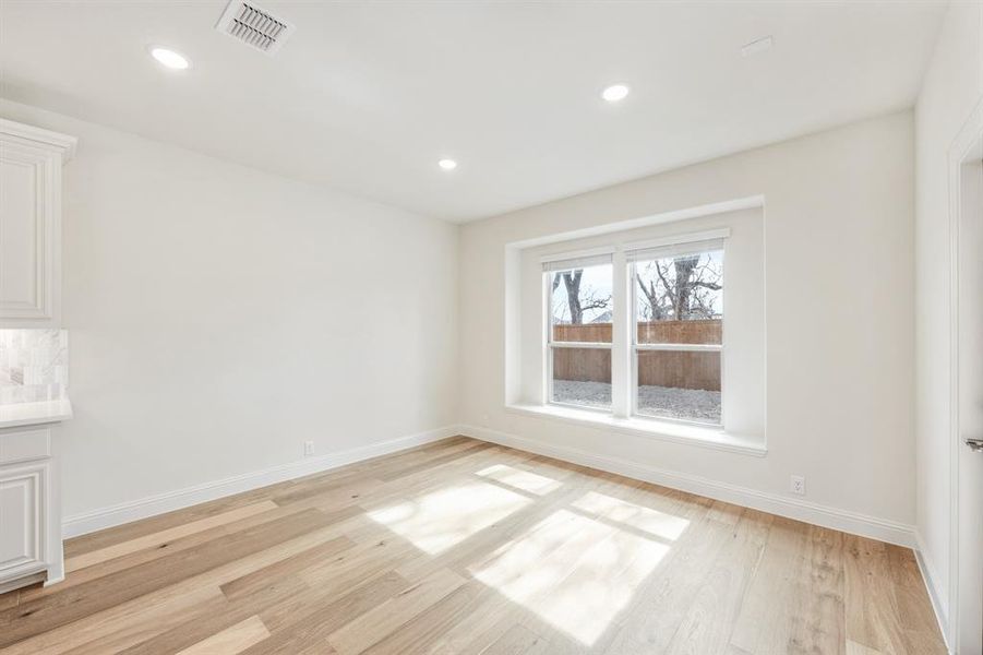 Spacious, unfurnished interior of a new home in Rockwood, Mansfield (Image 34).