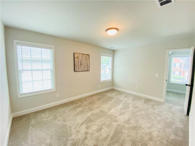 Spacious, unfurnished interior of a new home in , Lawrenceville (Image 33).