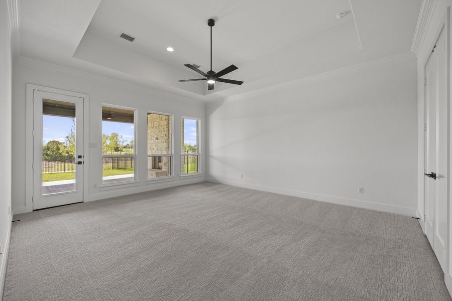 Spacious, unfurnished interior of a new home in Winding Creek, Rockwall (Image 26).