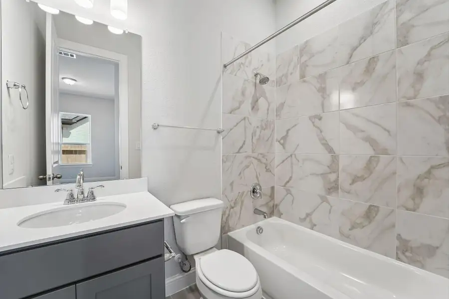 Furnished interior view inside a new home in WILDTREE 60', Montgomery (Image 15).