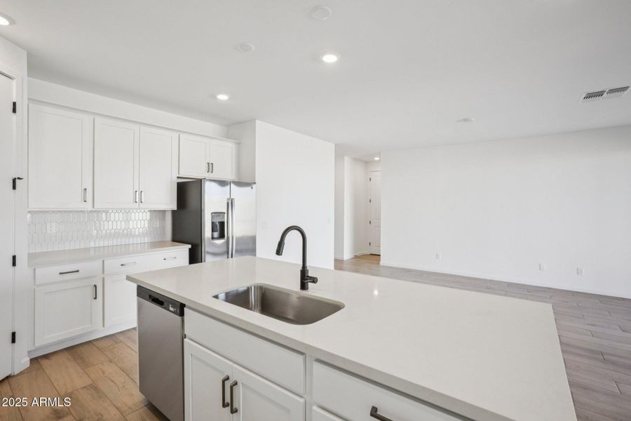 14-web-or-mls-W Bajada Rd-S1012-014