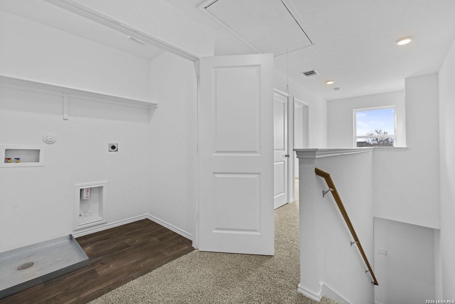 Spacious, unfurnished interior of a new home in Blue Ridge Ranch, San Antonio (Image 9).