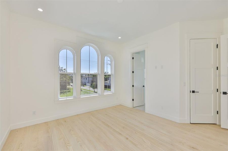Spacious, unfurnished interior of a new home in , Tampa (Image 87).