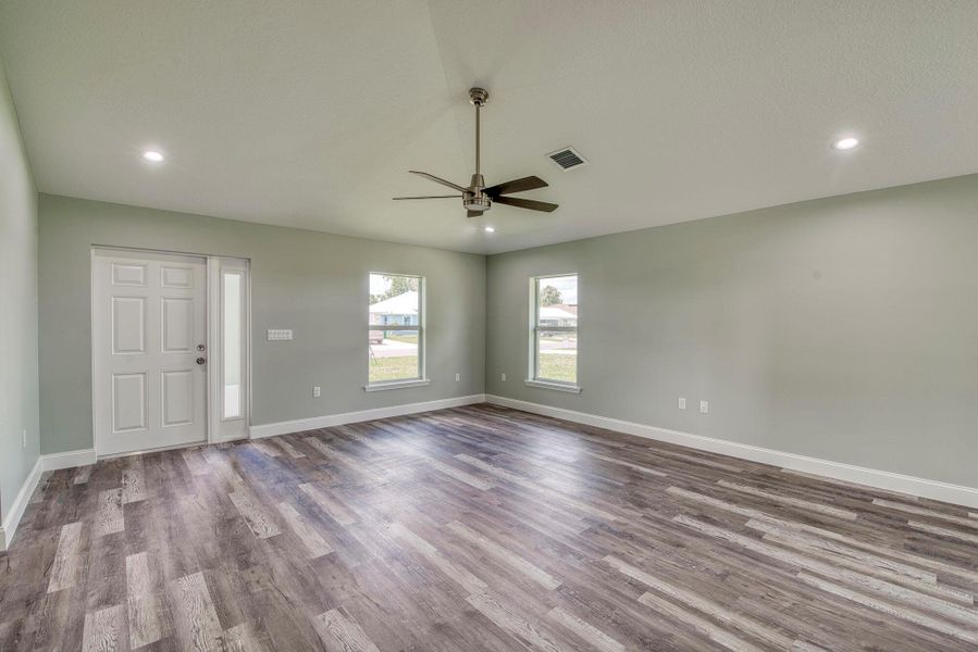 Spacious, unfurnished interior of a new home in , Okeechobee (Image 12).