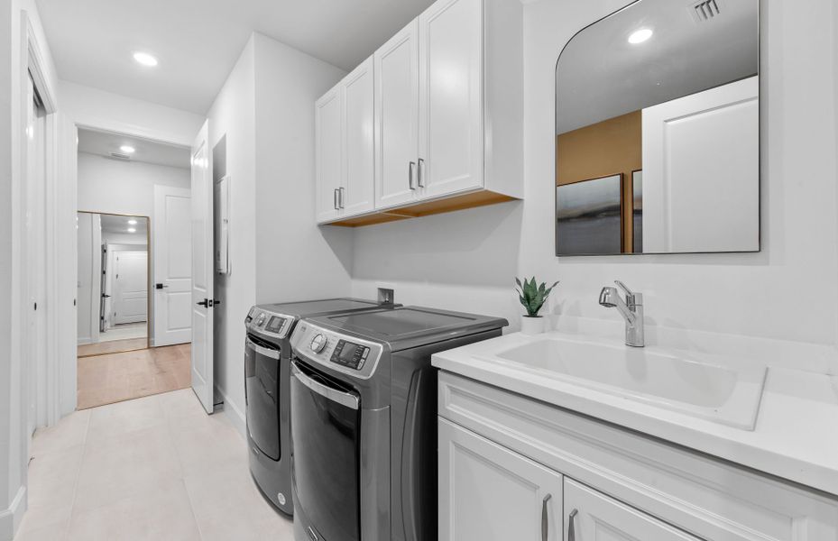 Representative furnished interior of a home built from the Renown by Del Webb in Del Webb Naples, Ave Maria (Image 11).