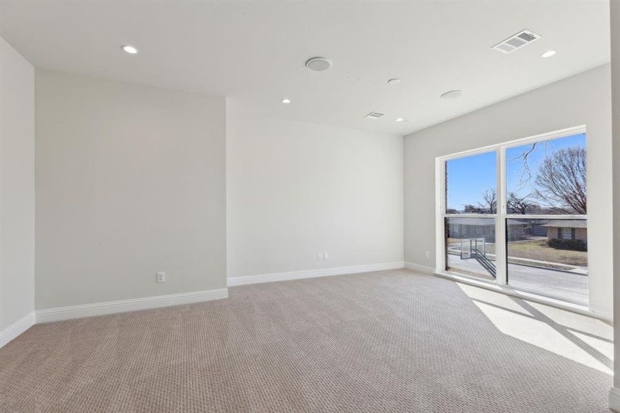 Spacious, unfurnished interior of a new home in , Dallas (Image 17).