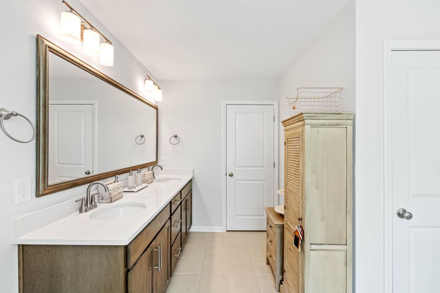 Furnished interior view inside a new home in , Beaufort (Image 42).