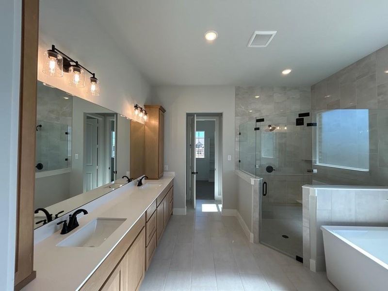 Furnished interior view inside a new home in Creekview Addition, Van Alstyne (Image 7).