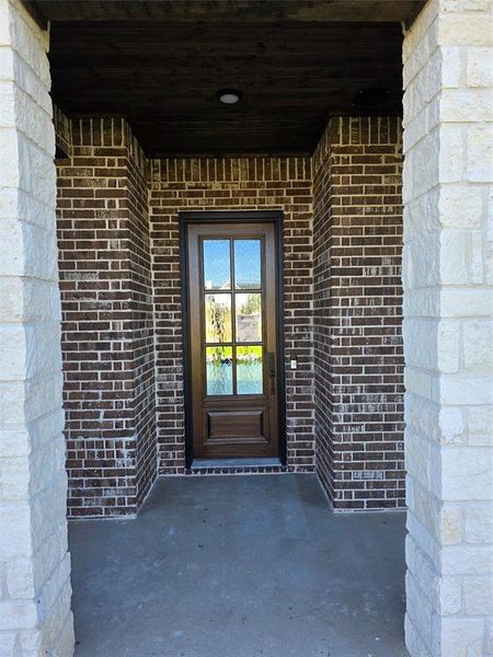 Exterior details and patio area of a home in Aledo Heights - Aledo ISD, Aledo (Image 3).