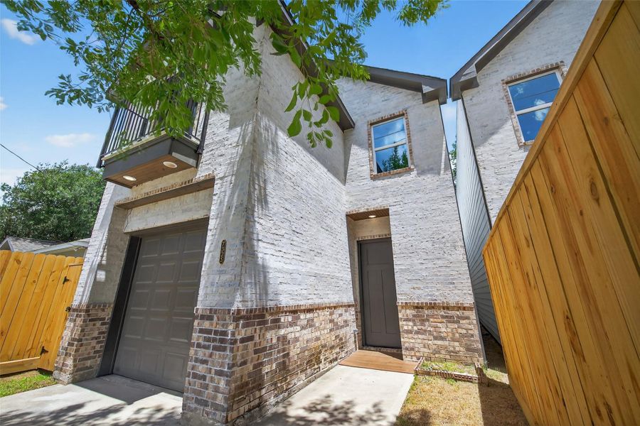 Front exterior of a new home in , Houston, TX, highlighting curb appeal (Image 20).