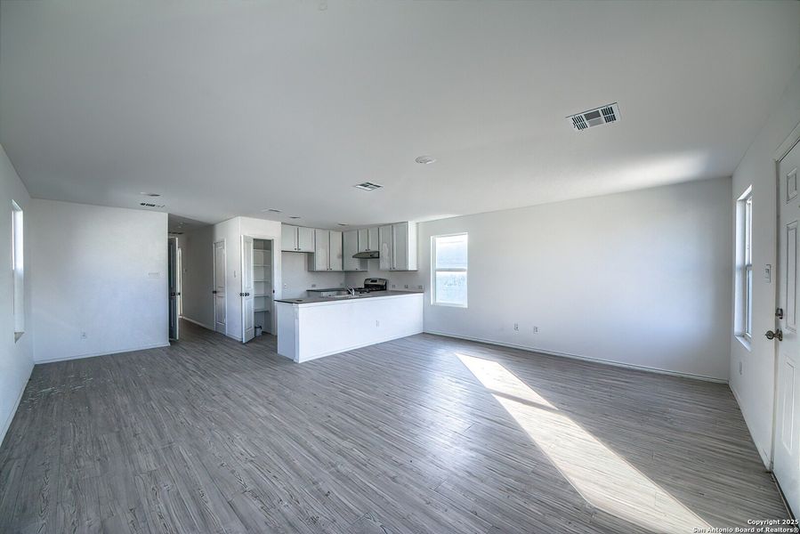 Spacious, unfurnished interior of a new home in Silos: Broadview Collection, San Antonio (Image 15). Spacious, unfurnished interior of a new home in Silos: Broadview Collection, San Antonio (Image 15).