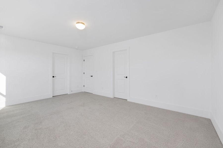 Spacious, unfurnished interior of a new home in Edgewater - Harbor Pointe, Lancaster (Image 20).