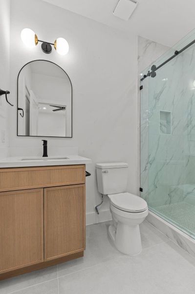 En suite bathroom for 2nd bedroom