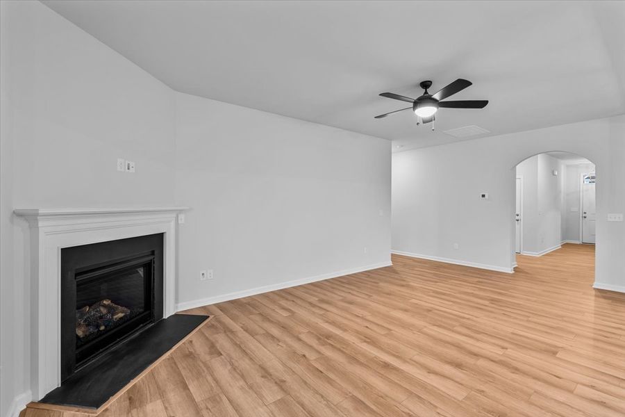 Spacious, unfurnished interior of a new home in Fieldstone, Lexington (Image 20).