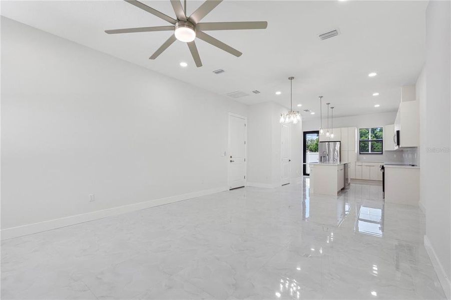Spacious, unfurnished interior of a new home in , Tampa (Image 28).