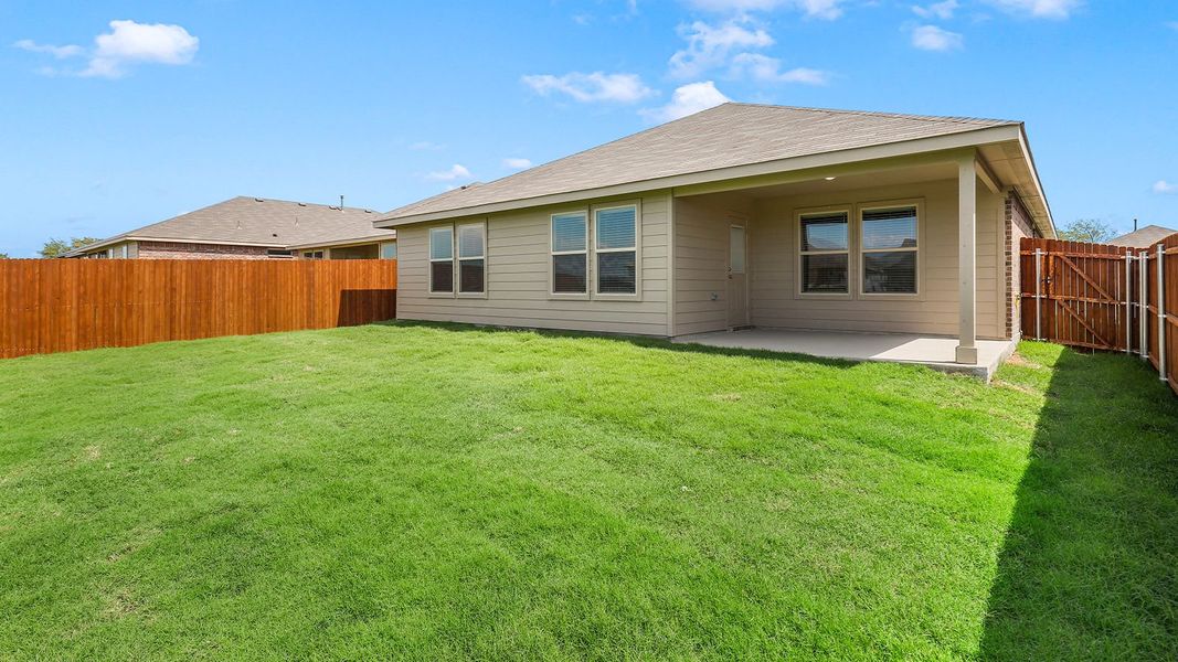 Exterior details and patio area of a home in Sunnycreek, Fort Worth (Image 3).