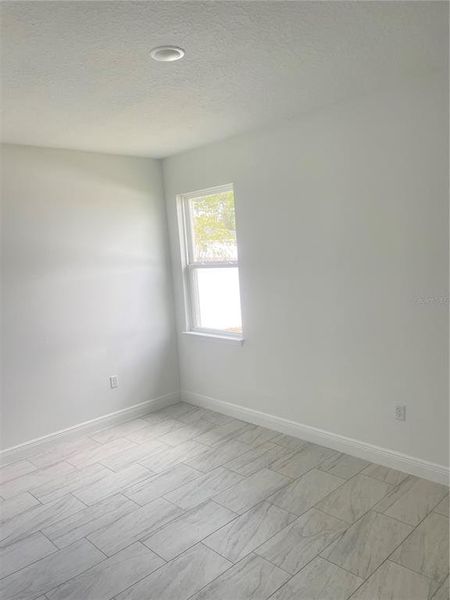 Spacious, unfurnished interior of a new home in , Ocala (Image 10).