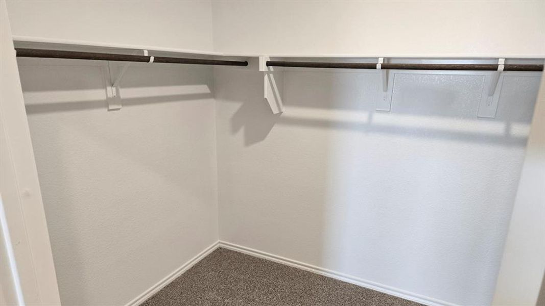 Spacious, unfurnished interior of a new home in Hanolley Hills, Sherman (Image 13).