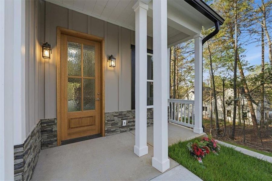 Exterior details and patio area of a home in , Murrayville (Image 4).