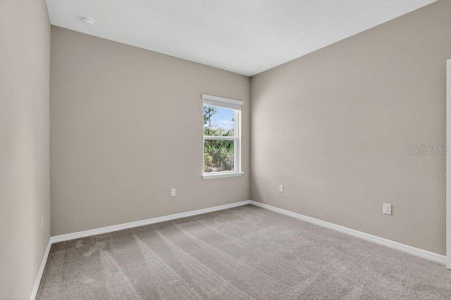 Spacious, unfurnished interior of a new home in Ardisia Park, New Smyrna Beach (Image 29).