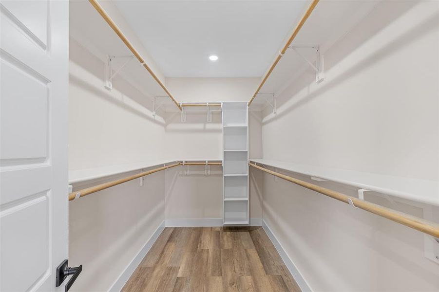 Spacious, unfurnished interior of a new home in , Granbury (Image 3).